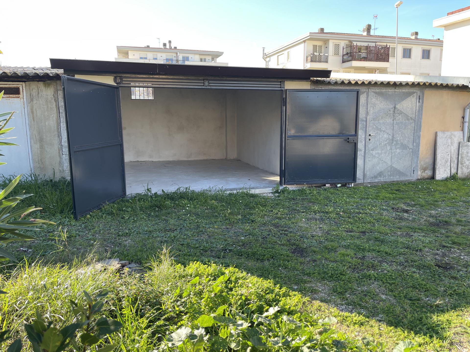 MACCARESE FRONTE STAZIONE MAGAZZINO/BOX AUTO RISTRUTTURATO RIF. V/160