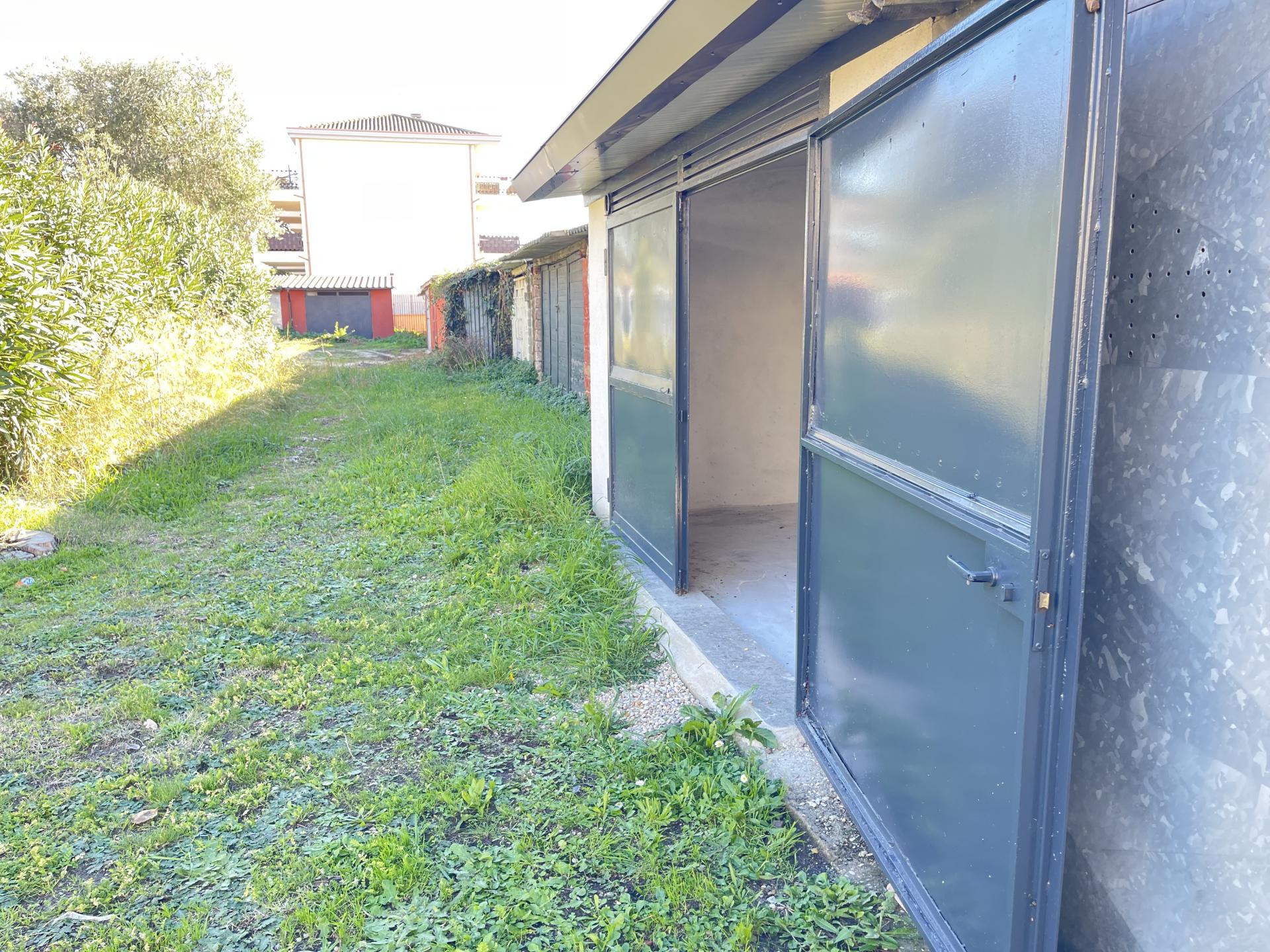 MACCARESE FRONTE STAZIONE MAGAZZINO/BOX AUTO RISTRUTTURATO RIF. V/160