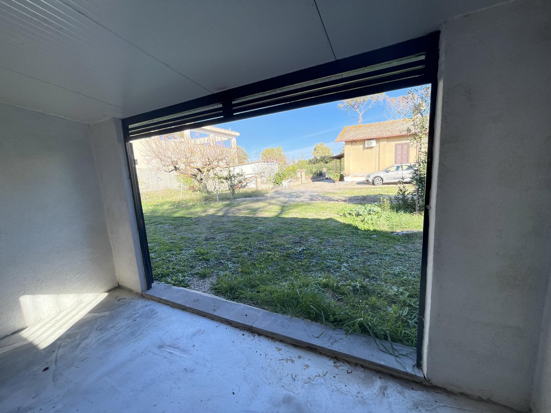 MACCARESE FRONTE STAZIONE MAGAZZINO/BOX AUTO RISTRUTTURATO RIF. V/160