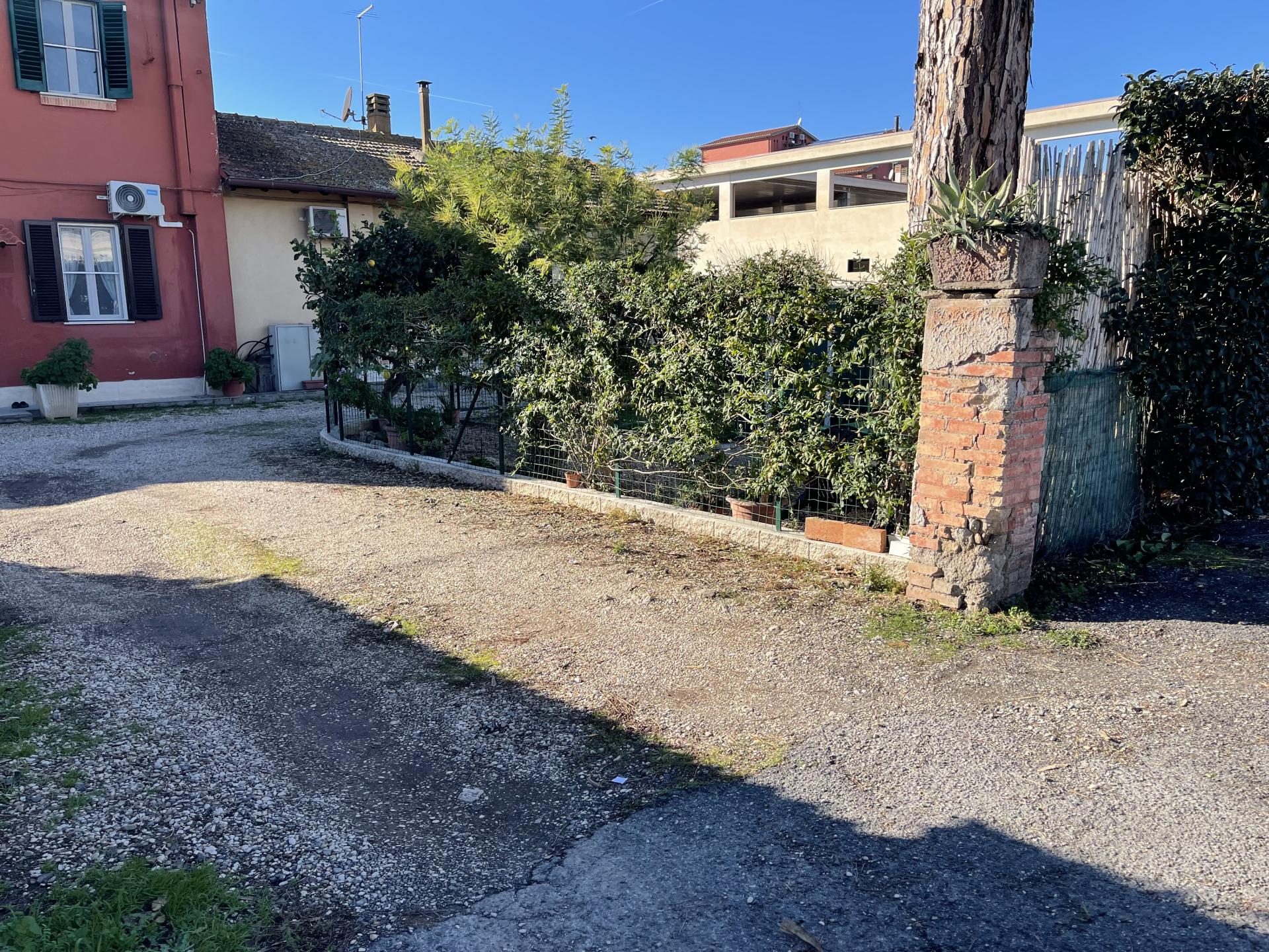 MACCARESE FRONTE STAZIONE MAGAZZINO/BOX AUTO RISTRUTTURATO RIF. V/160