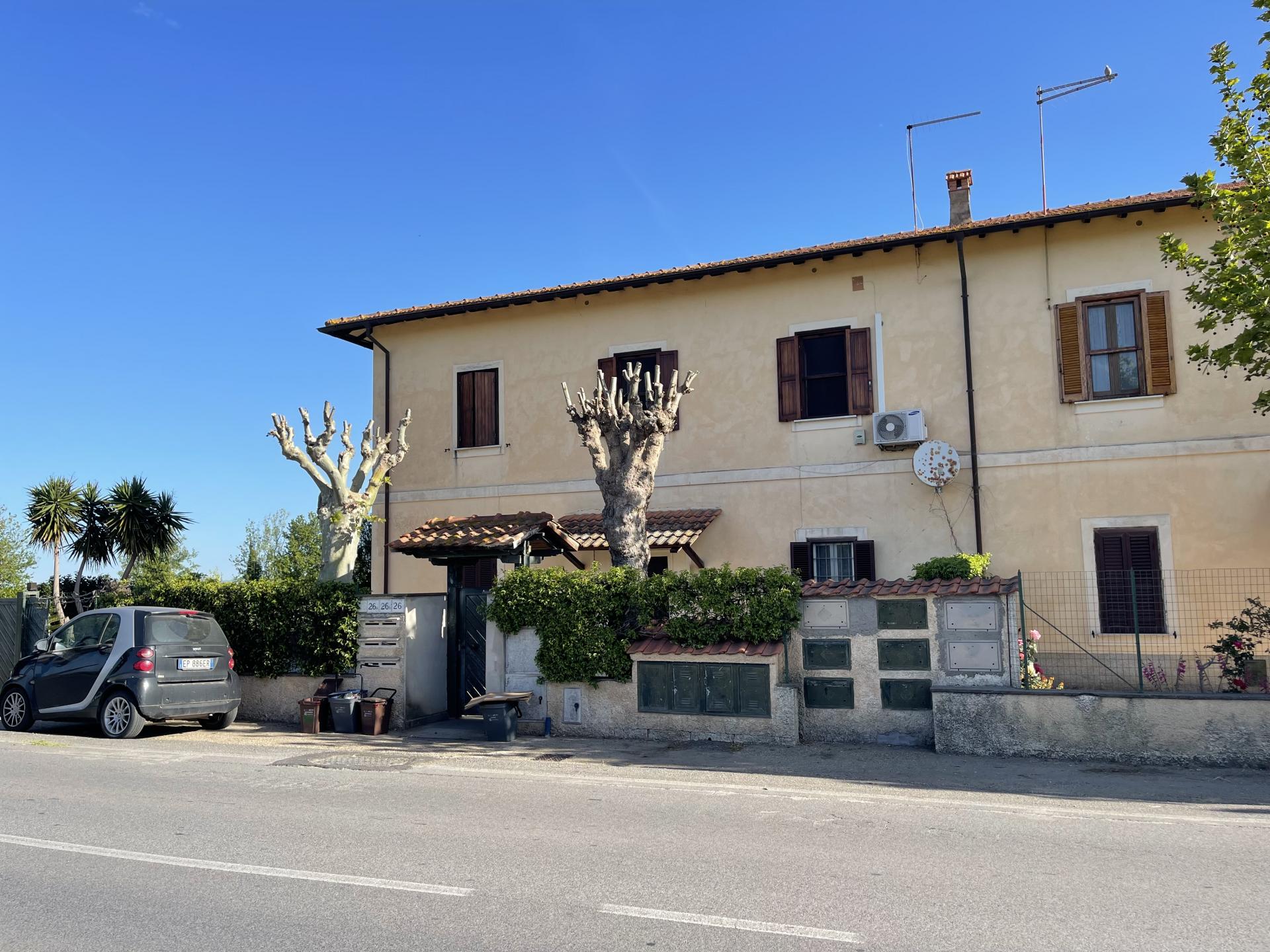 MACCARESE VICINO ALLA PIAZZA APP.TO PIANO TERRA IN CASALE RIF. A/26