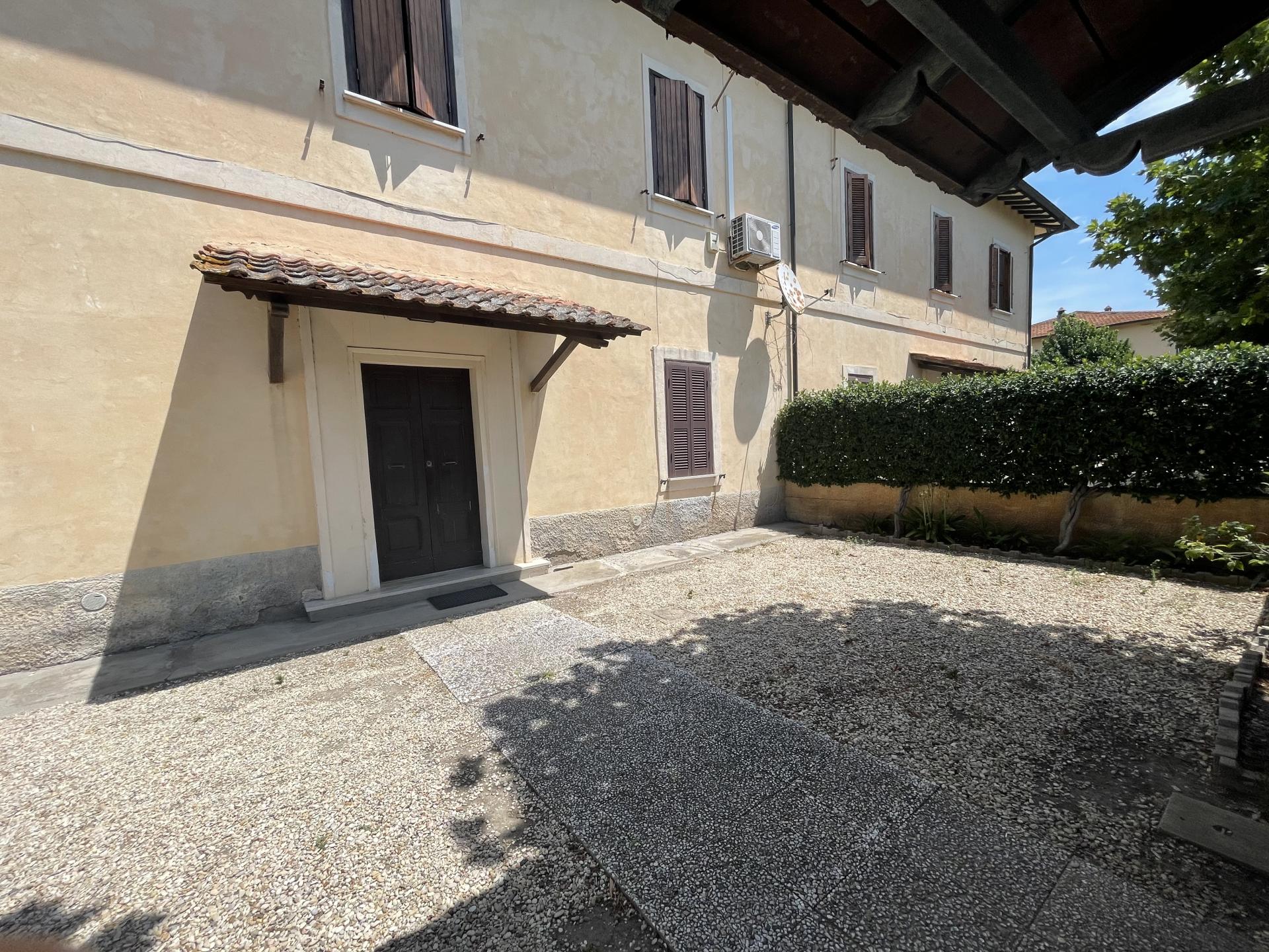 MACCARESE VICINO ALLA PIAZZA APP.TO PIANO TERRA IN CASALE RIF. A/26