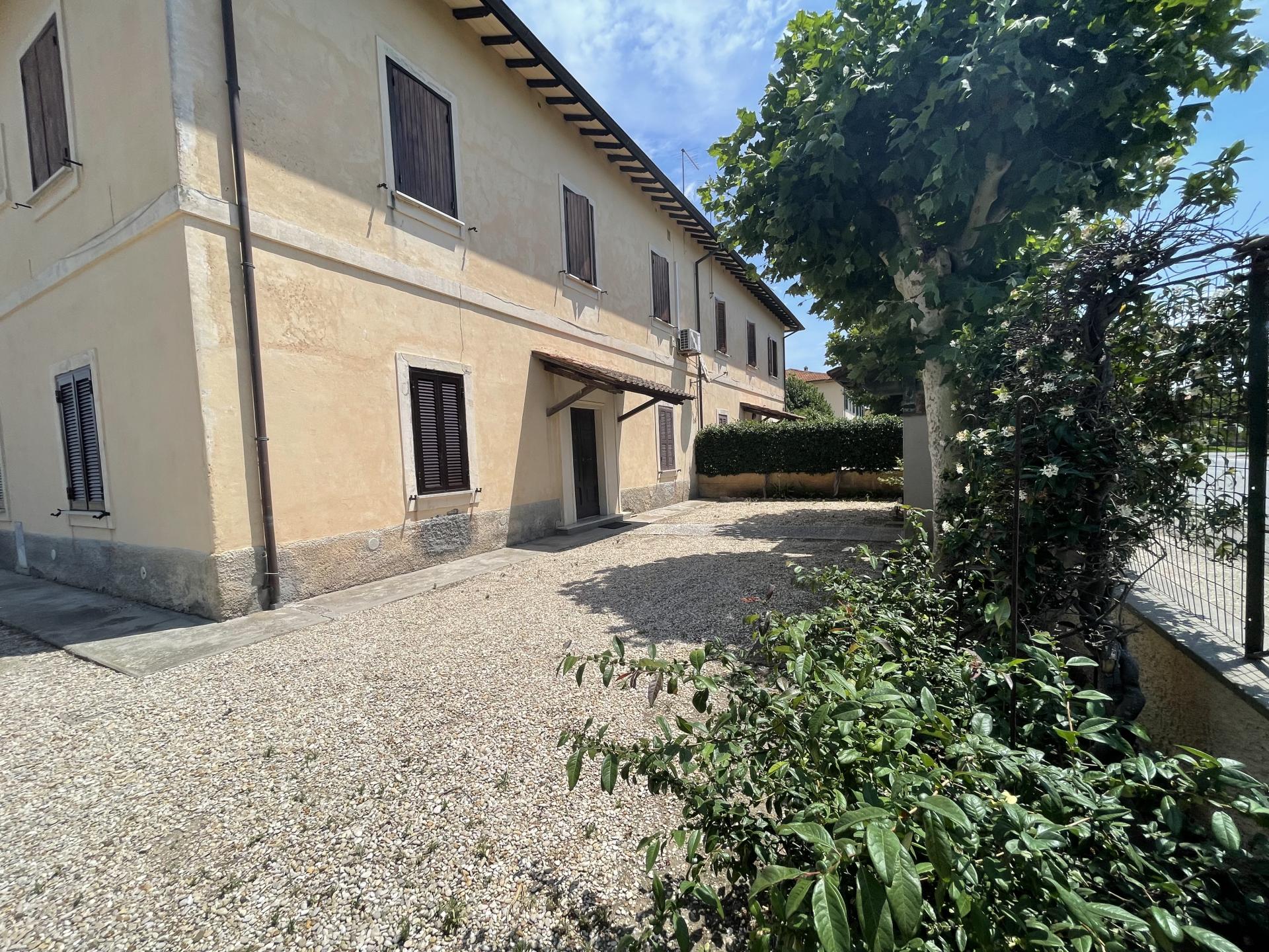 MACCARESE VICINO ALLA PIAZZA APP.TO PIANO TERRA IN CASALE RIF. A/26
