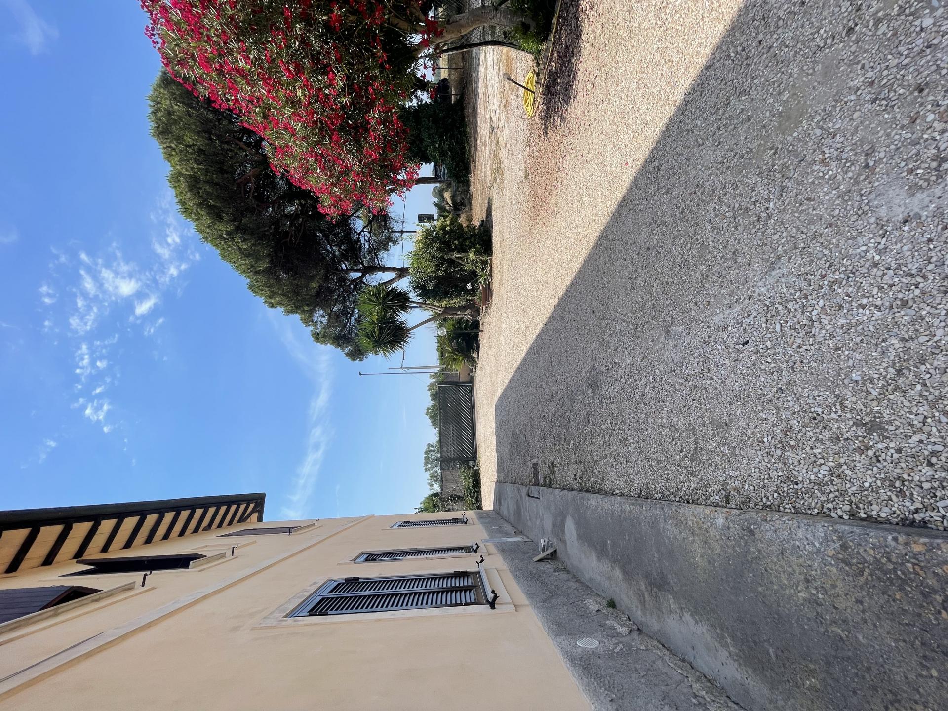 MACCARESE VICINO ALLA PIAZZA APP.TO PIANO TERRA IN CASALE RIF. A/26