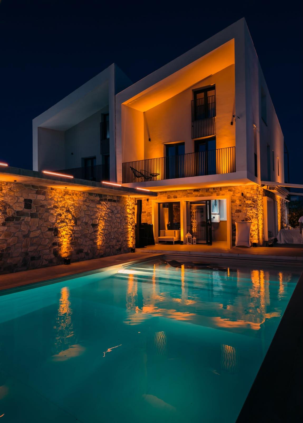 FREGENE – PRESTIGIOSA VILLA DI NUOVA COSTRUZIONE CON PISCINA • VISTA MARE • CLASSE A4 RIF. V/100