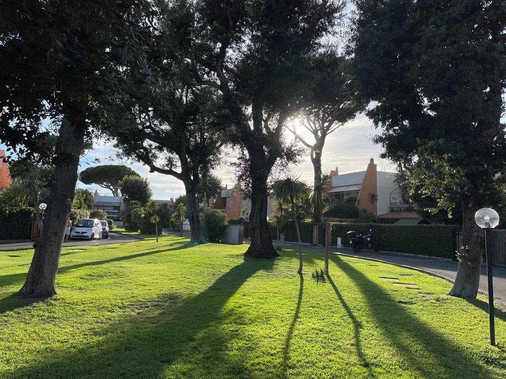 FREGENE GRAZIOSO VILLINO CON GIARDINO RIF. V/95